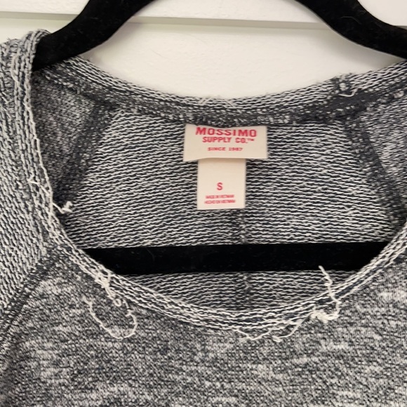 NWT Cold Shoulder Distressed Mossimo Sweater - Picture 4 of 7